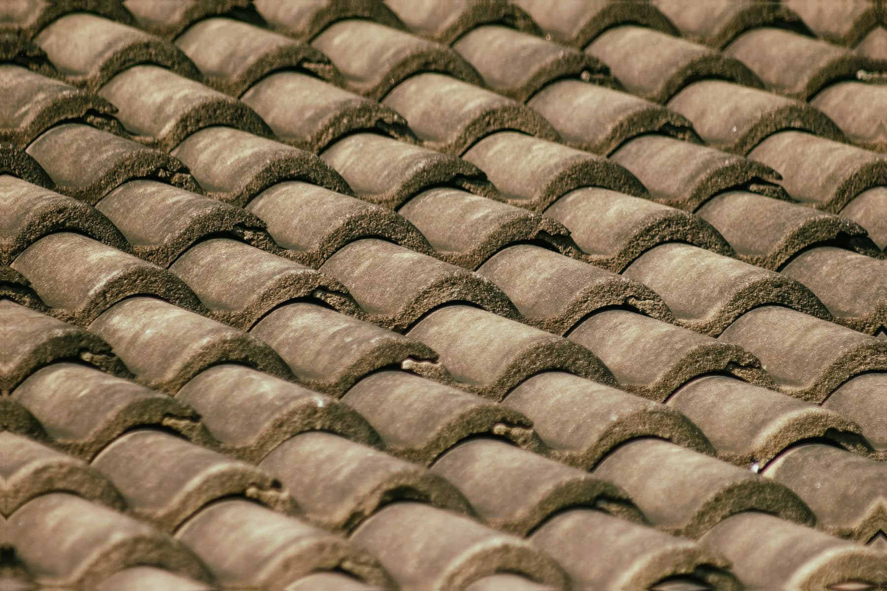 Posa di una copertura in tegole, immagine provvisoria